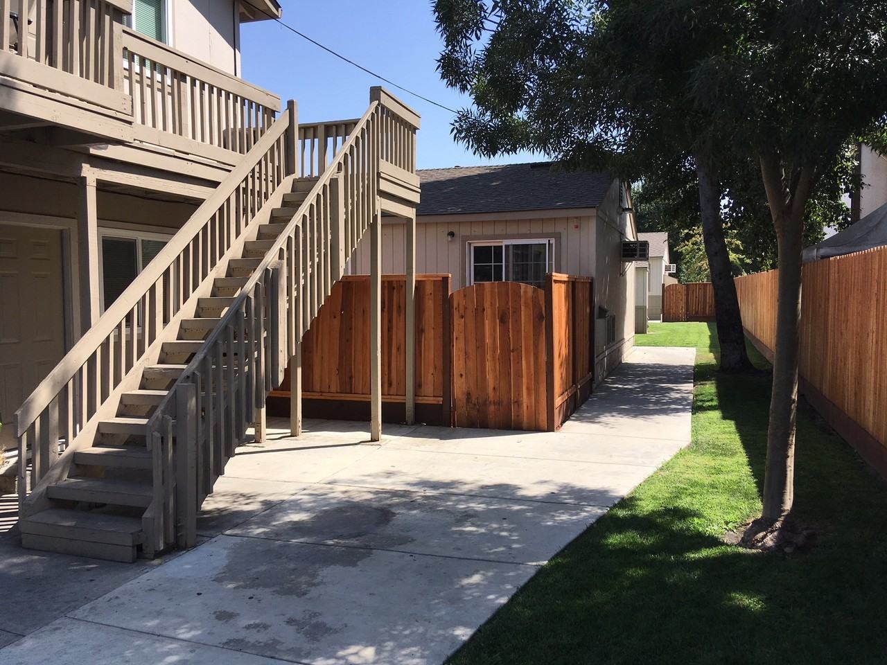 220 W Carlton Way - Photo 3 of 5