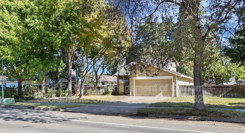 7433 Pocket Rd - Photo 2 of 33