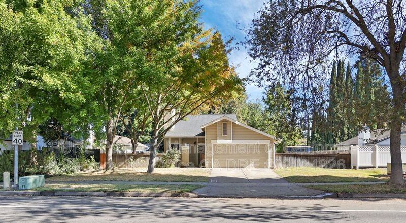 7433 Pocket Rd - Photo 3 of 33