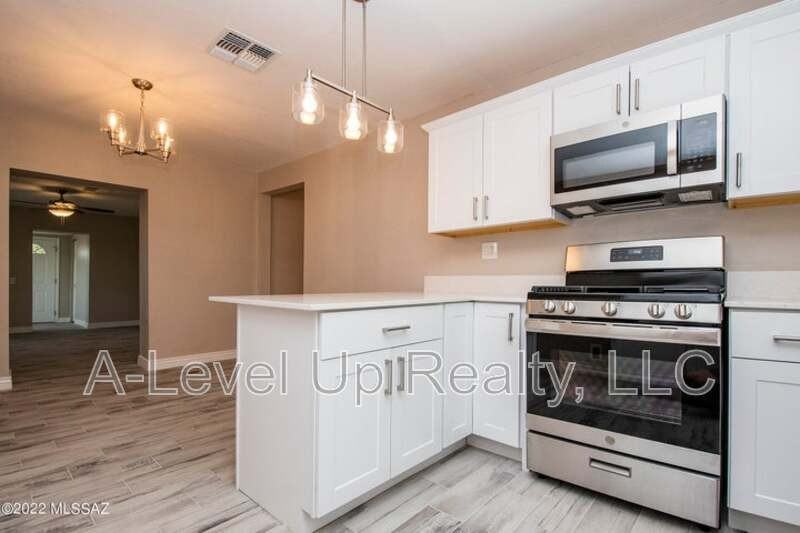 402 E 33rd St - Photo 5 of 32