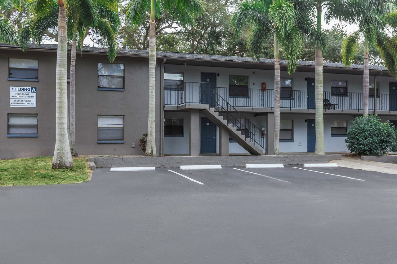 Bardmoor Pointe - Photo 5 of 15