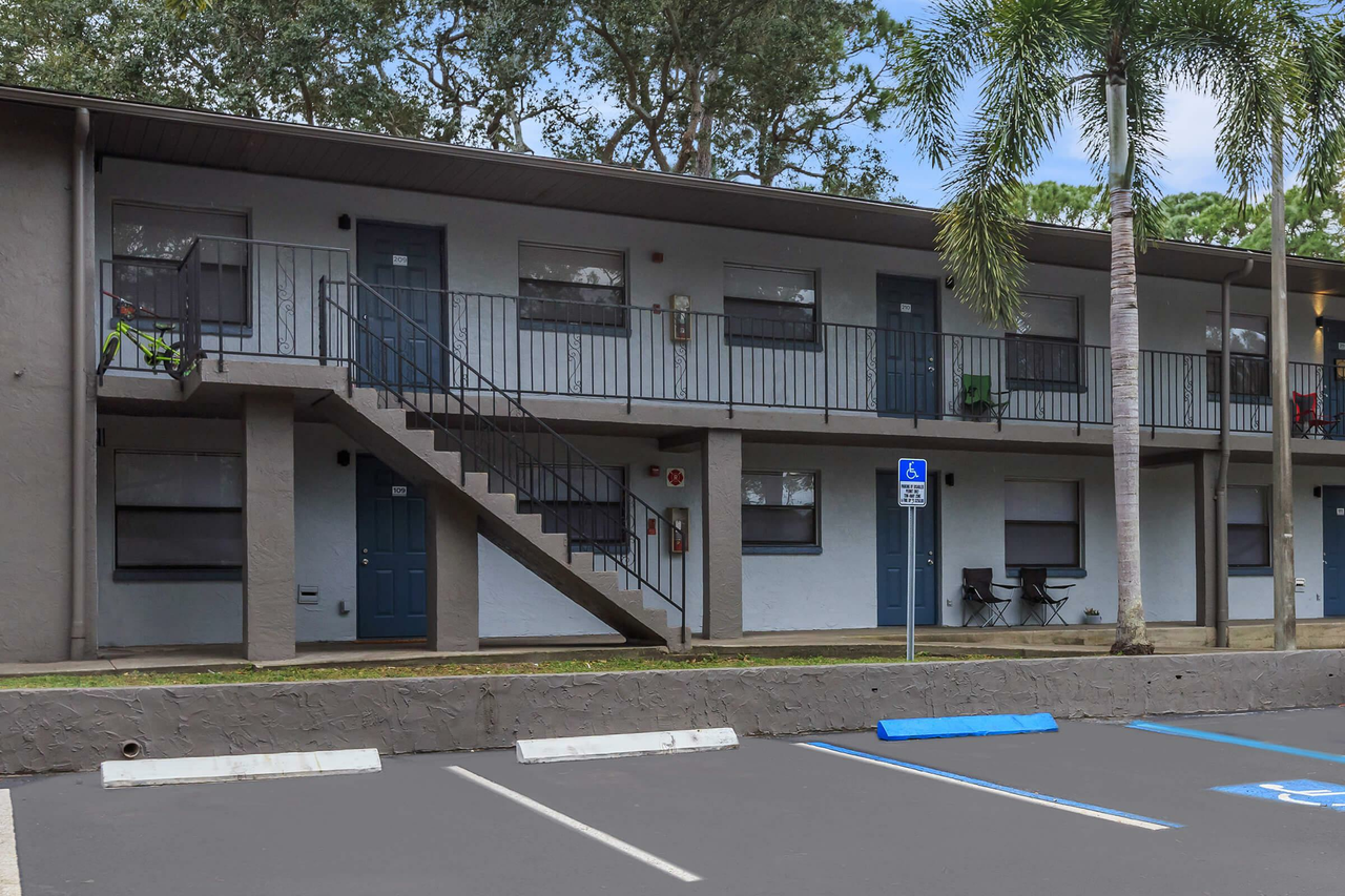 Bardmoor Pointe - Photo 7 of 15