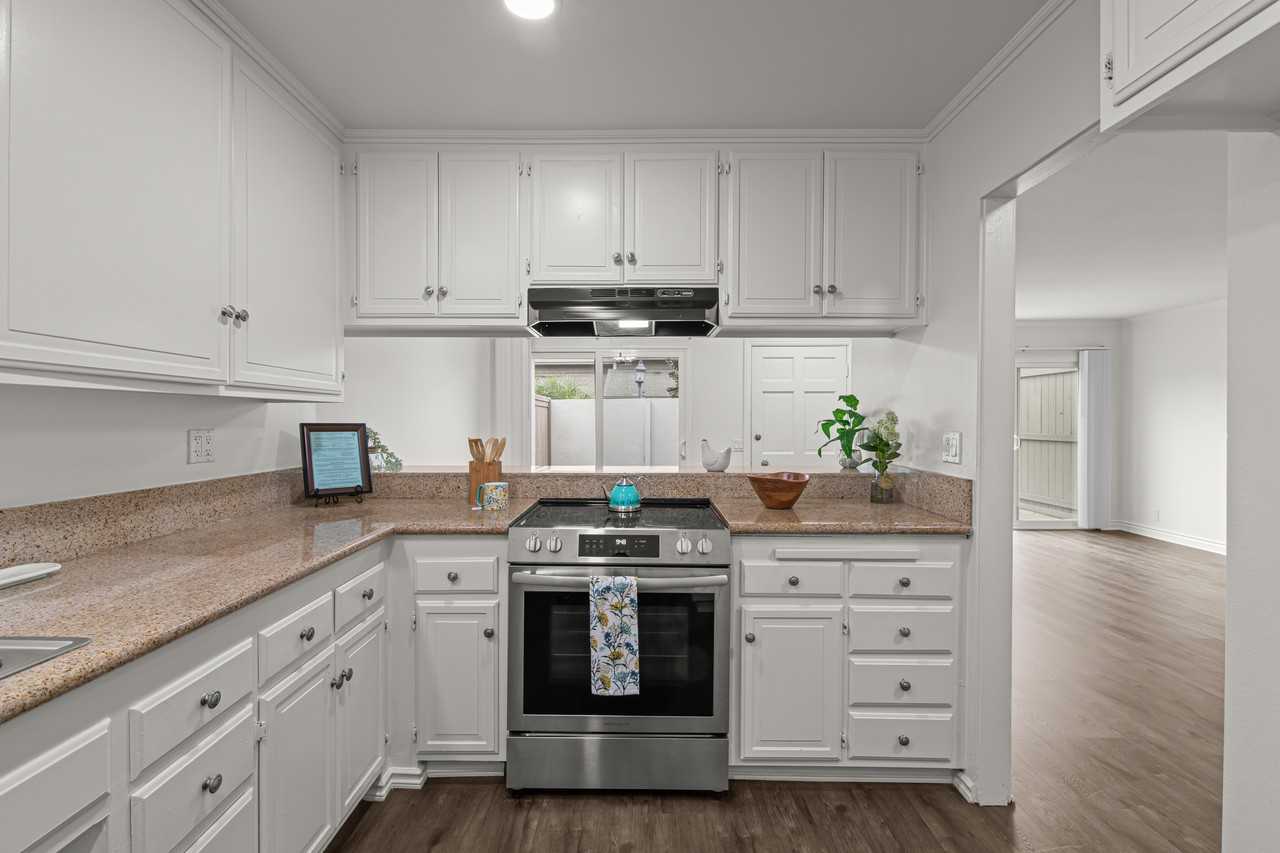 Eastbluff Townhomes - Photo 2 of 29