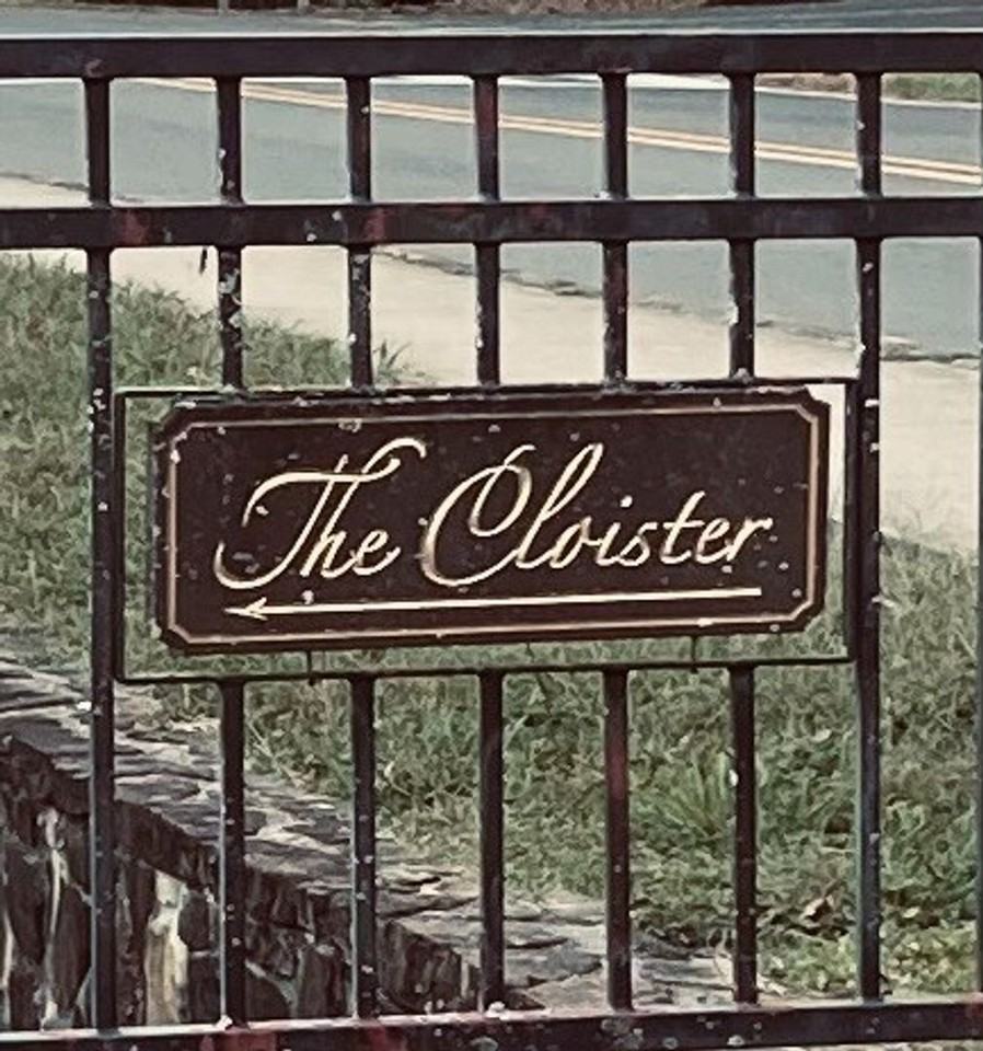 2503 Mountain Brook Cir - Photo 2 of 13