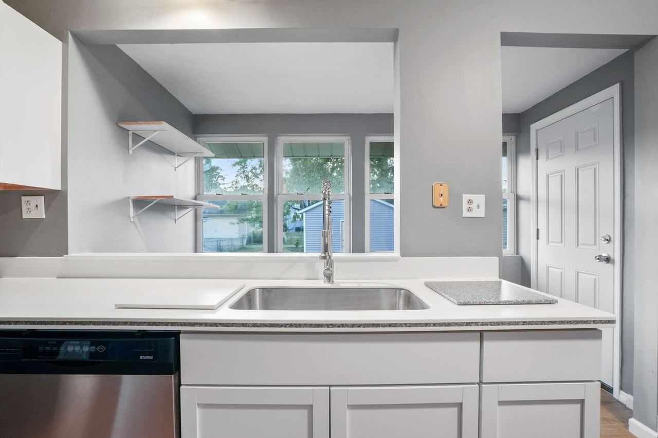 112 Linden Ave - Photo 6 of 33