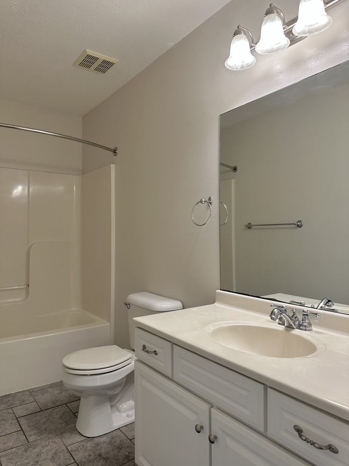 3812 Westlake Village Dr #1 - Photo 3 of 16