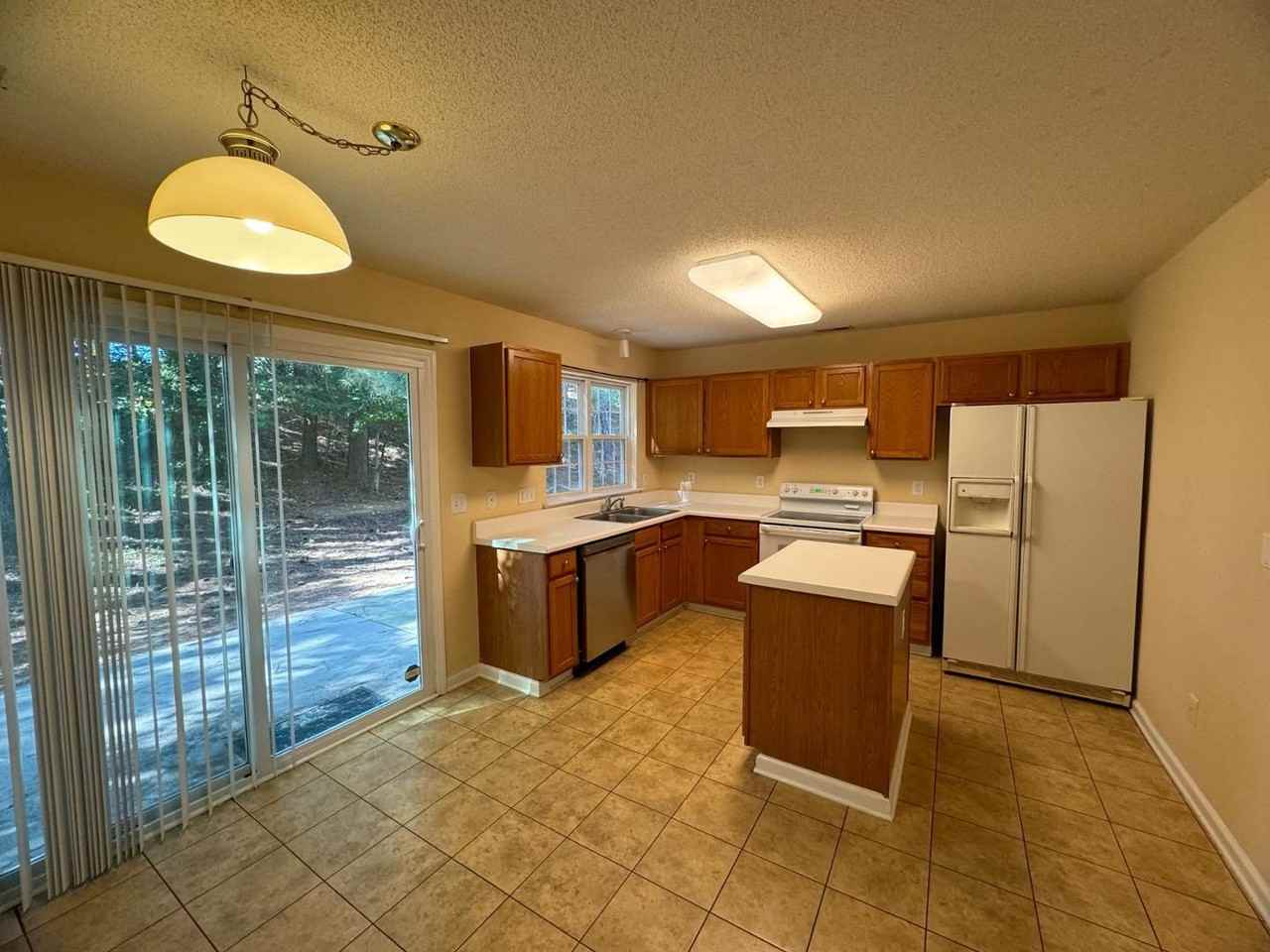 418 Bergen Ave - Photo 2 of 18