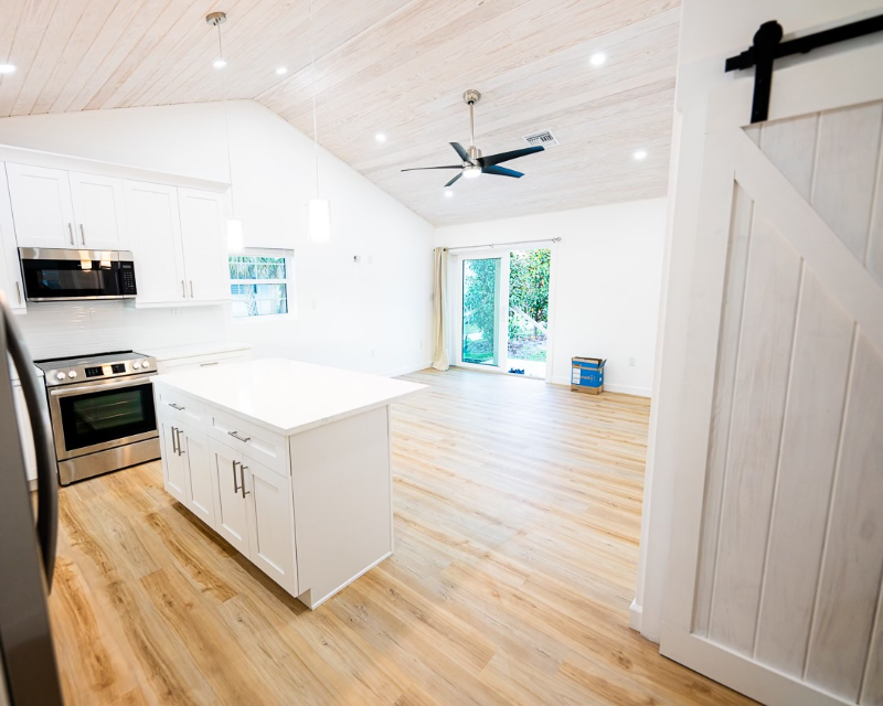 539 N Garden Ave - Photo 3 of 7