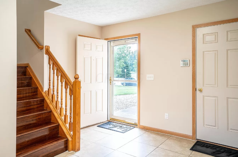 5865 Summerlawn Dr - Photo 3 of 20