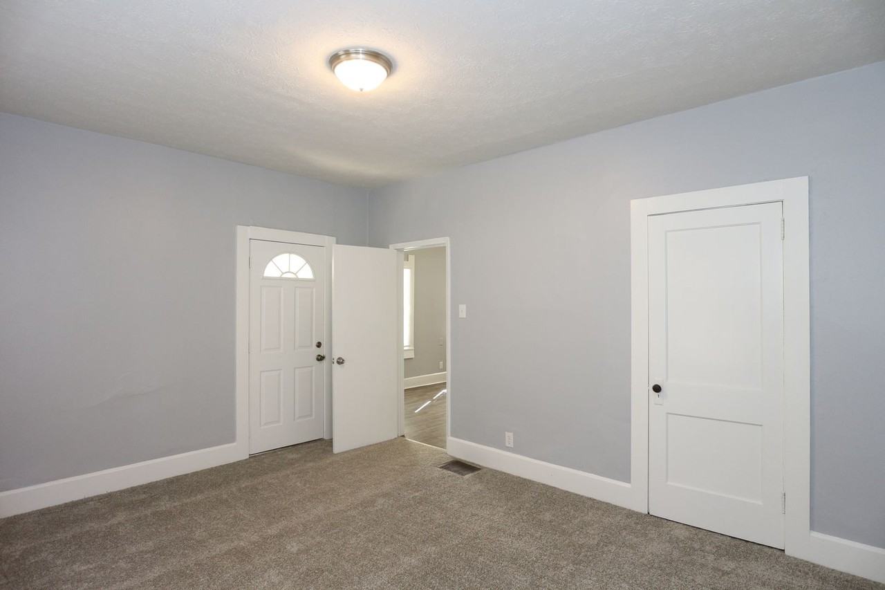 1911 Wilcox St - Photo 7 of 11