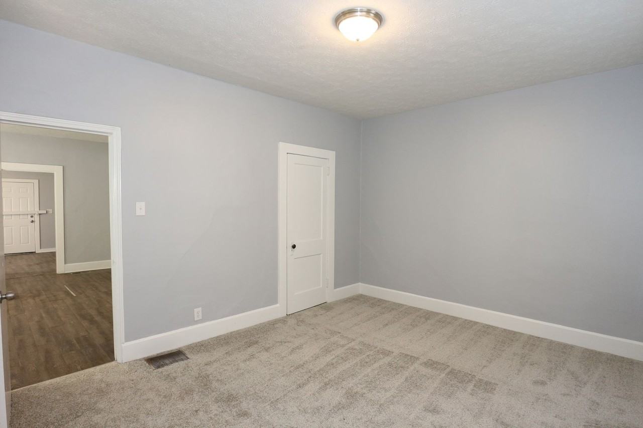 1911 Wilcox St - Photo 6 of 11