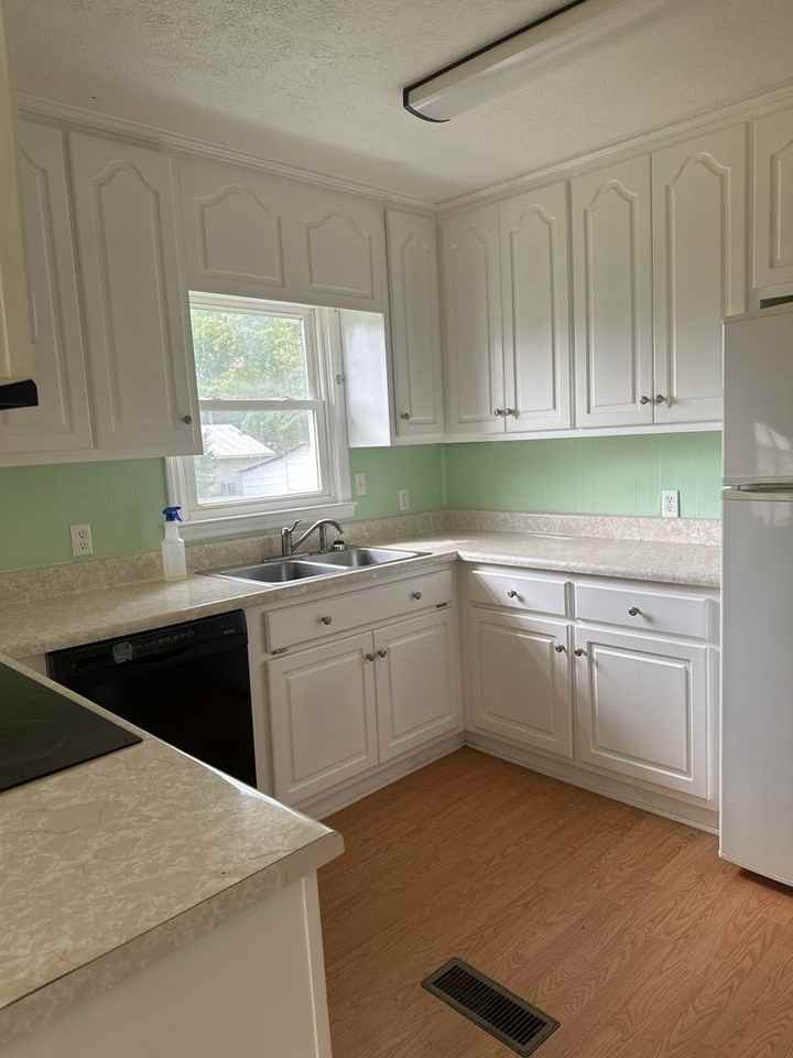 307 Pratt Ave - Photo 2 of 11