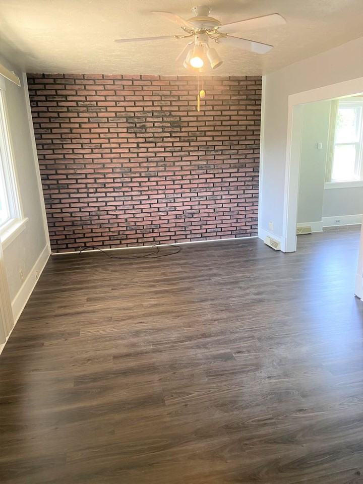 1345 Hulton Rd - Photo 2 of 13