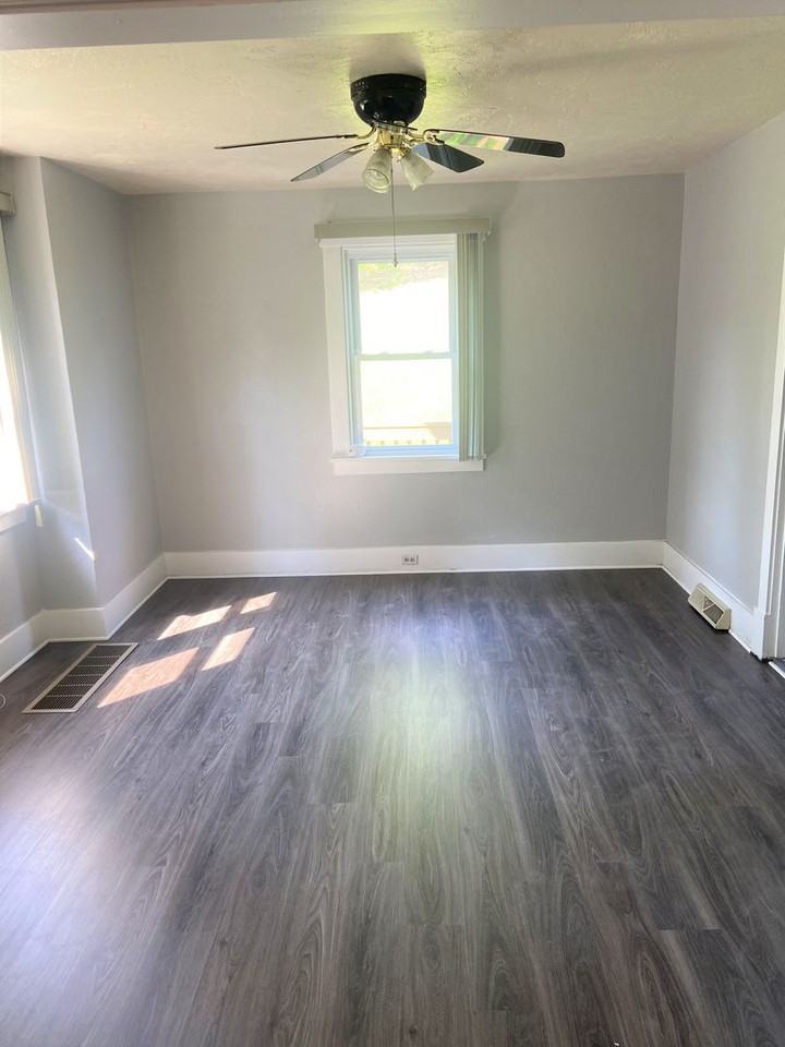1345 Hulton Rd - Photo 3 of 13