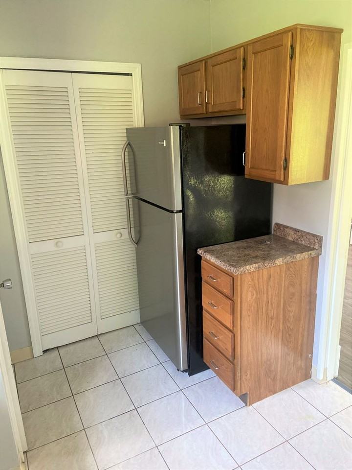 1345 Hulton Rd - Photo 5 of 13