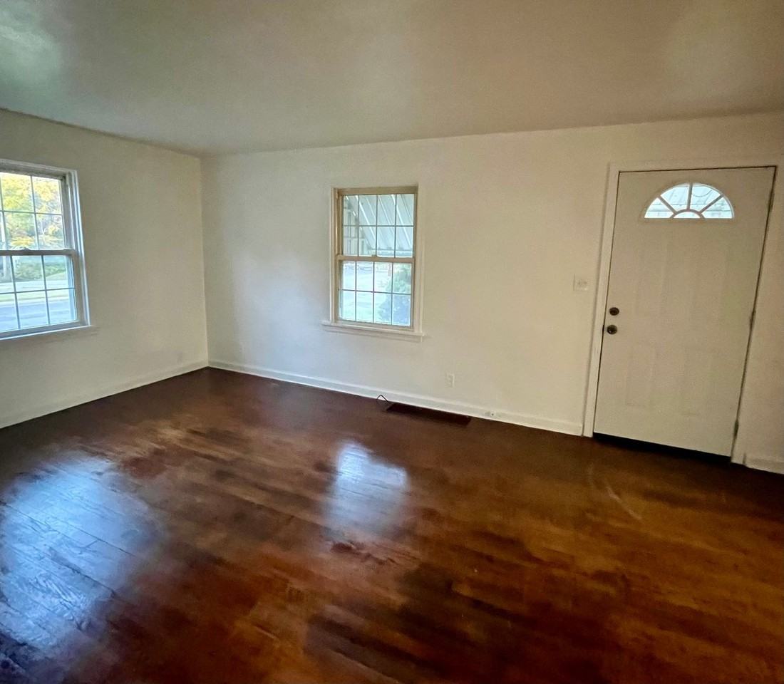 2120 Main St - Photo 2 of 8