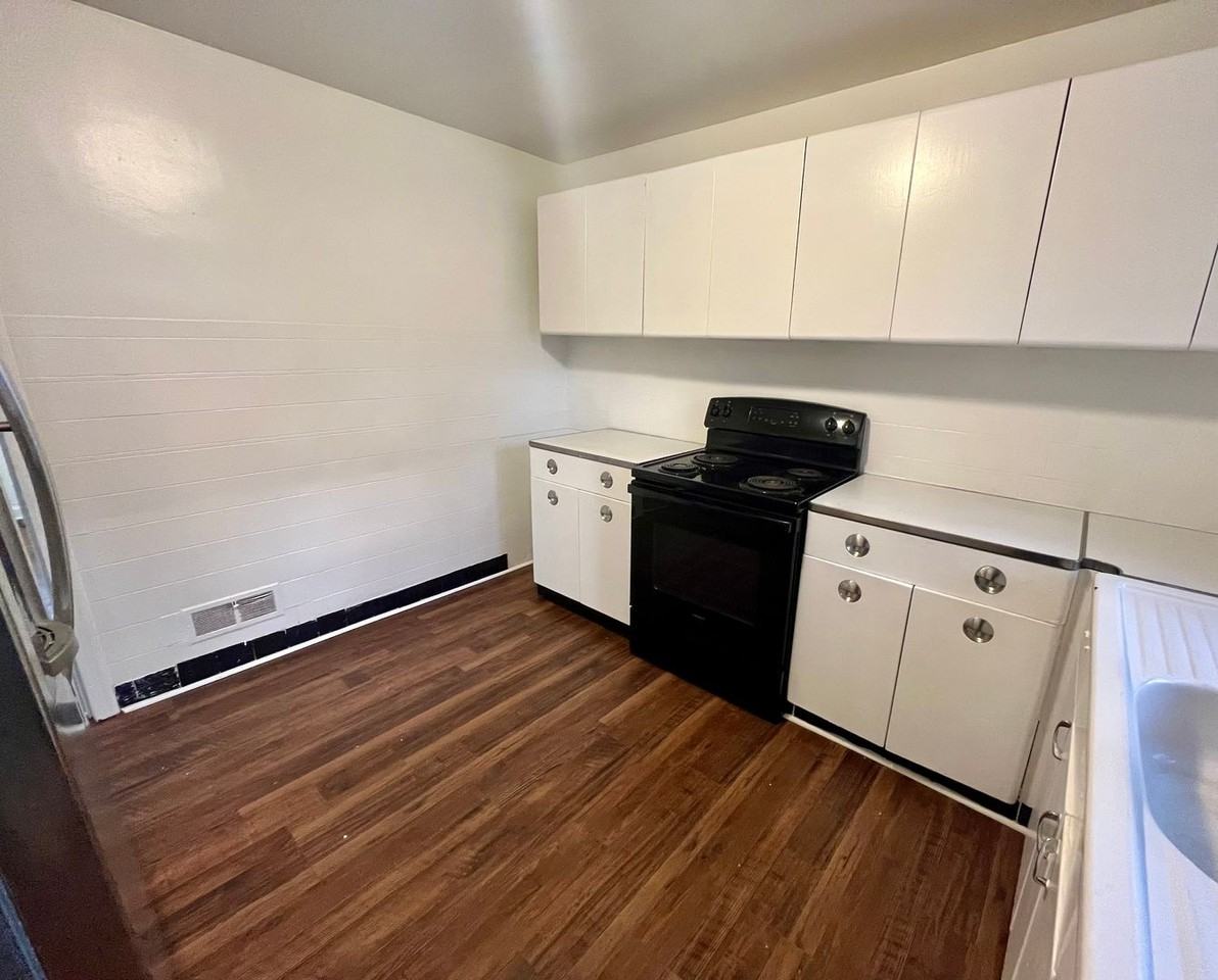 2120 Main St - Photo 5 of 8