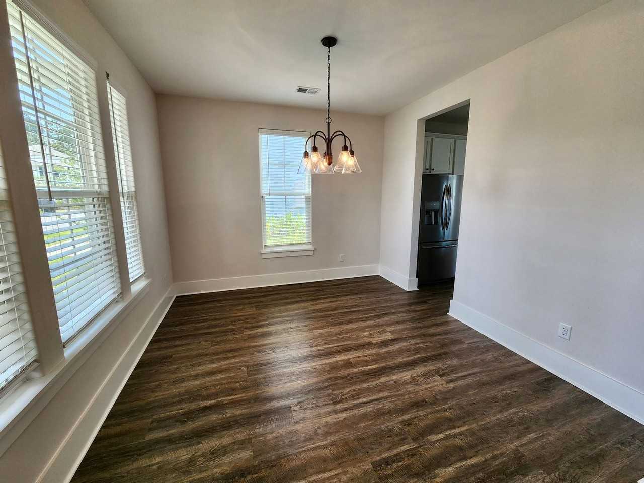 575 Cross Park Ln - Photo 3 of 31