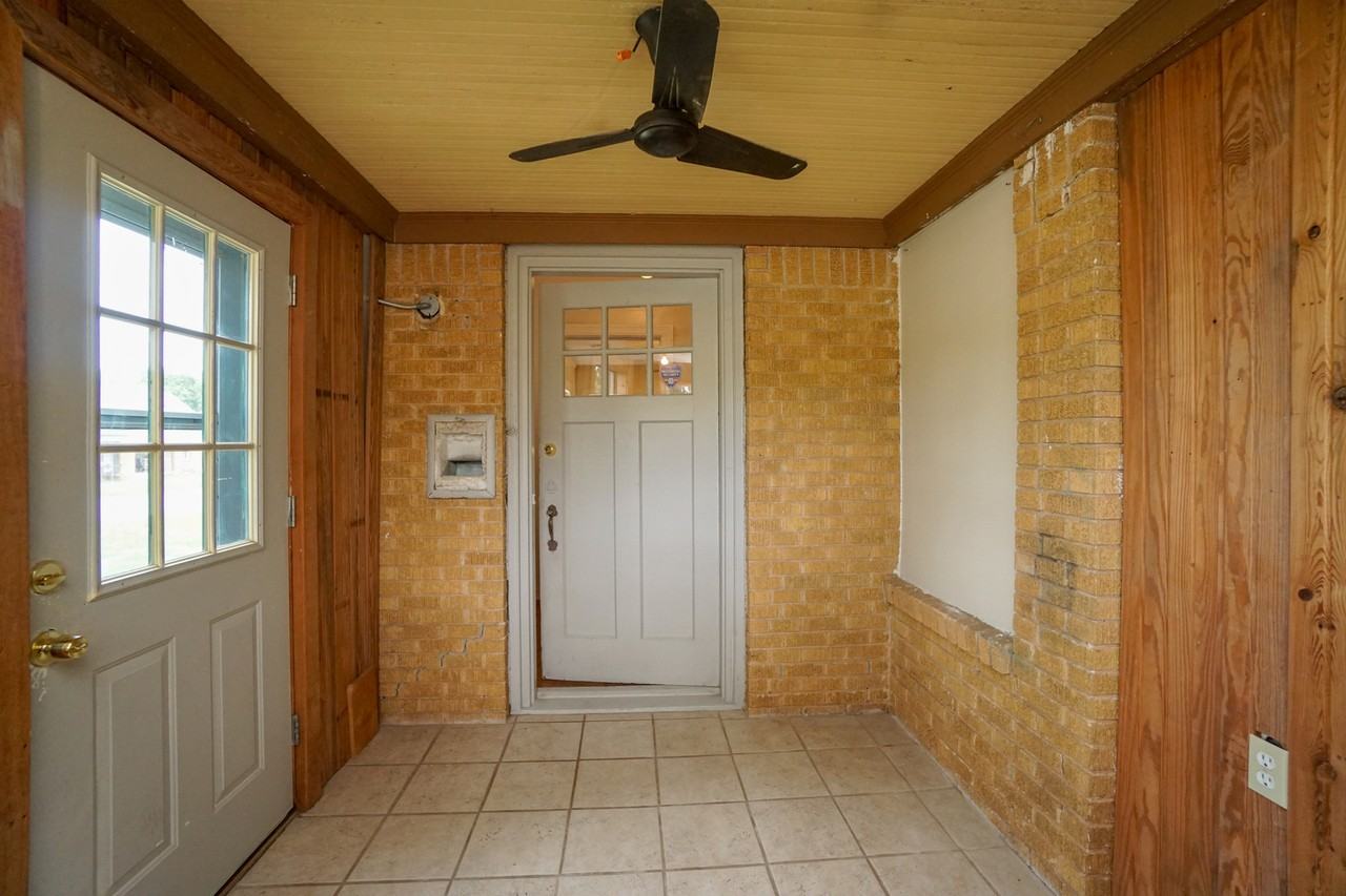 2354 Nw 18th St - Photo 2 of 18