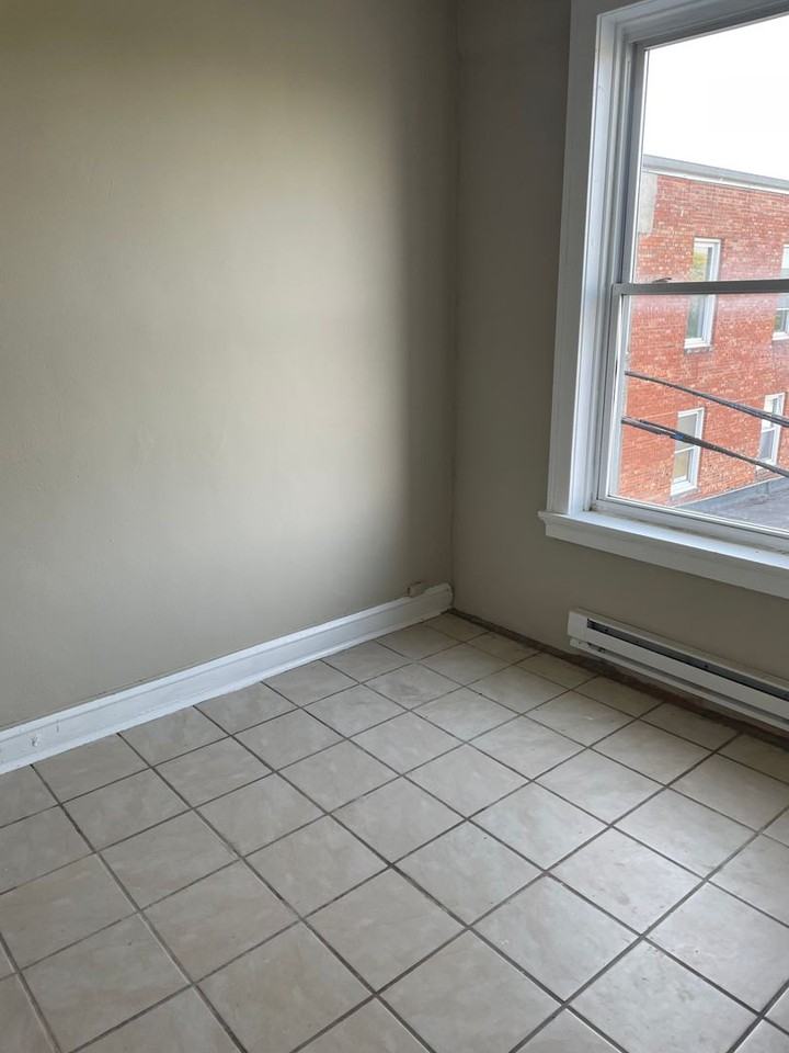 205 1st St NW - Photo 3 of 5
