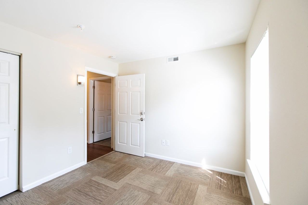 Crossroads Apartments - Photo 2 of 9