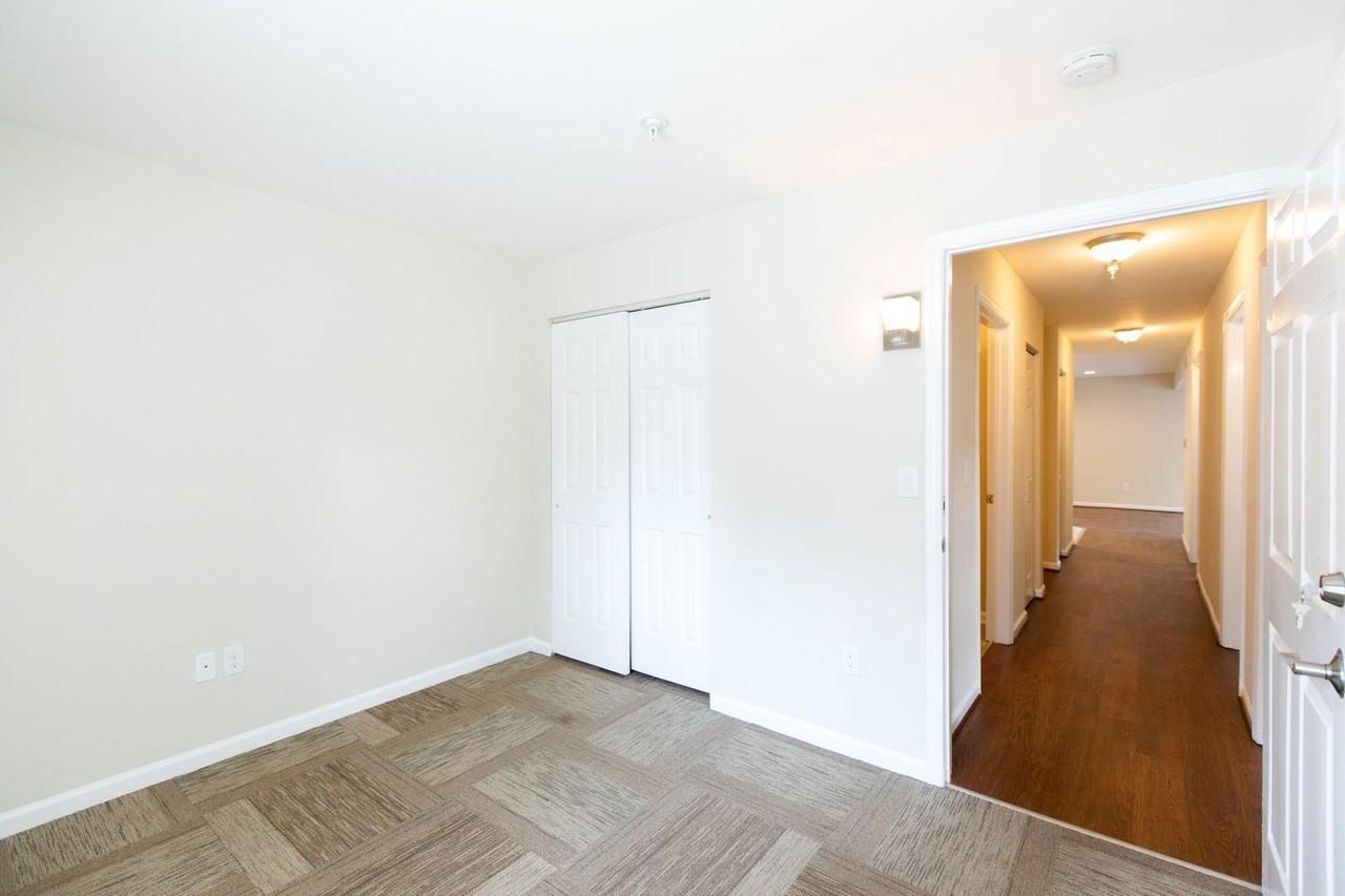 Crossroads Apartments - Photo 4 of 9
