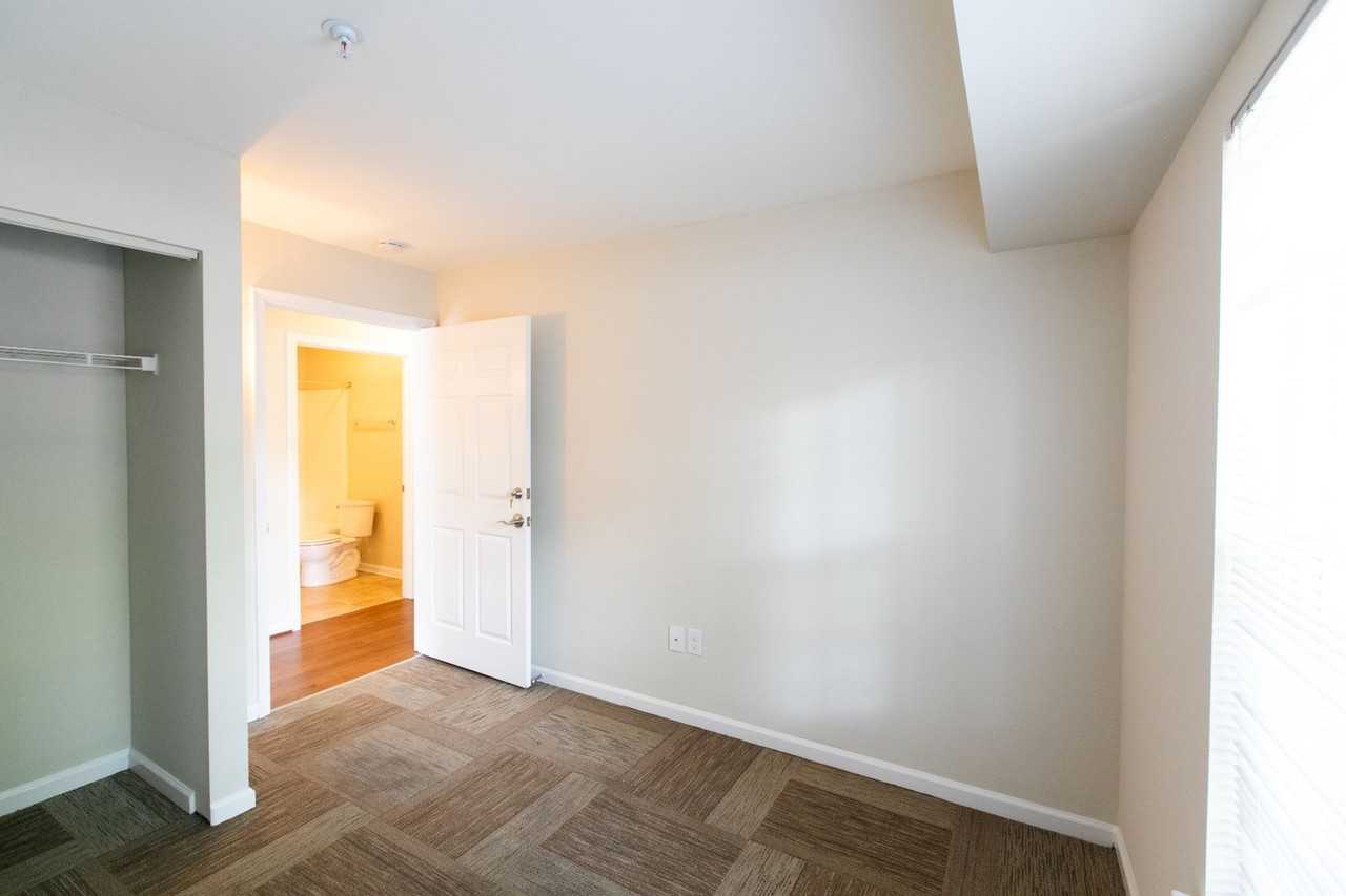 Crossroads Apartments - Photo 5 of 9