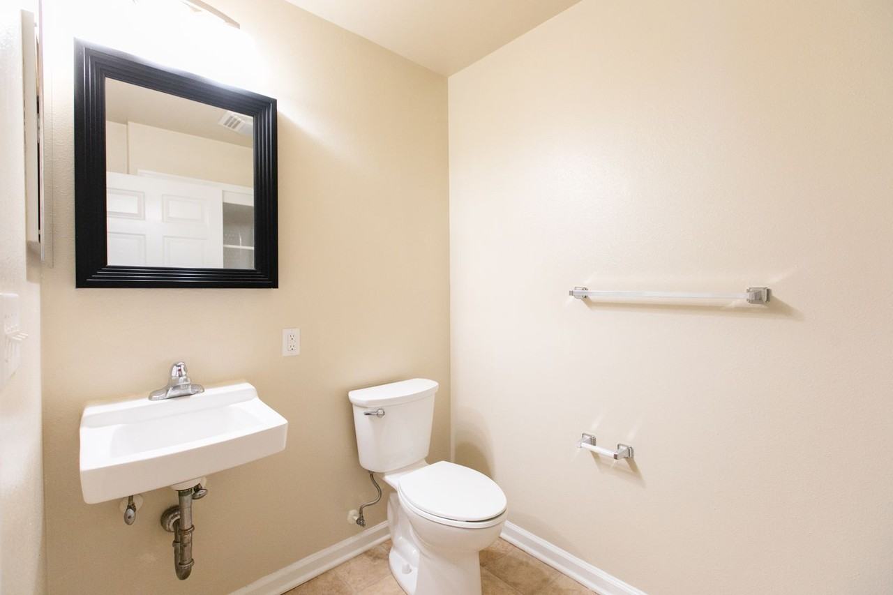 Crossroads Apartments - Photo 6 of 9