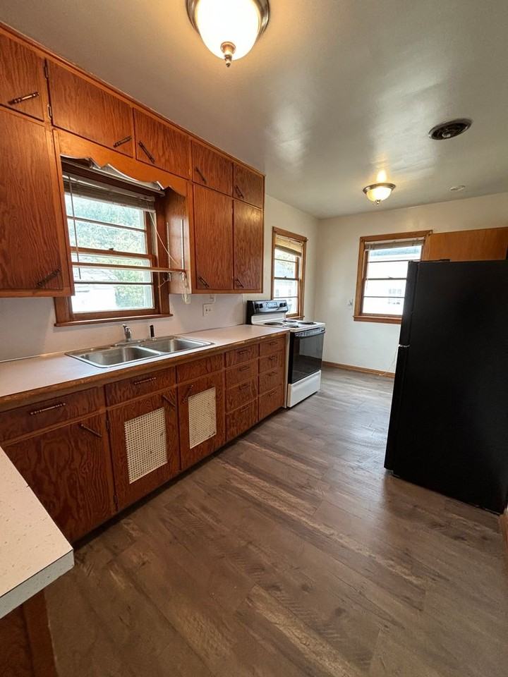 811 Allen St - Photo 3 of 6