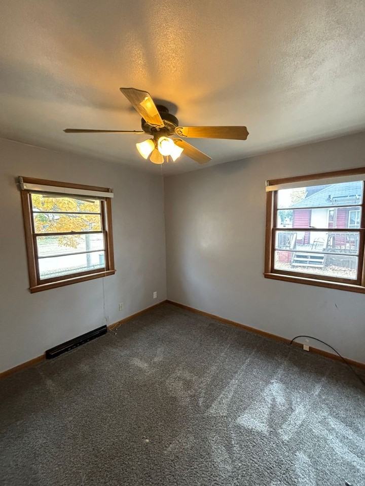811 Allen St - Photo 5 of 6