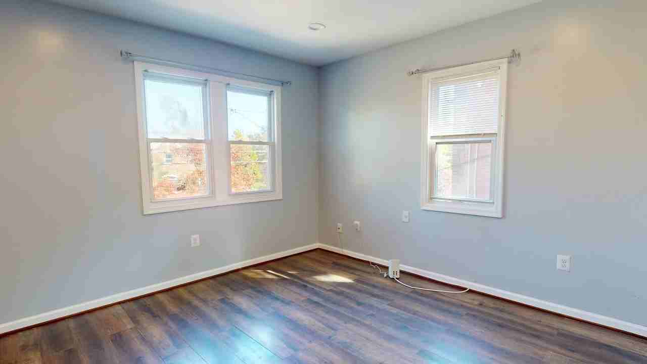 441 Mellon St Se - Photo 2 of 13