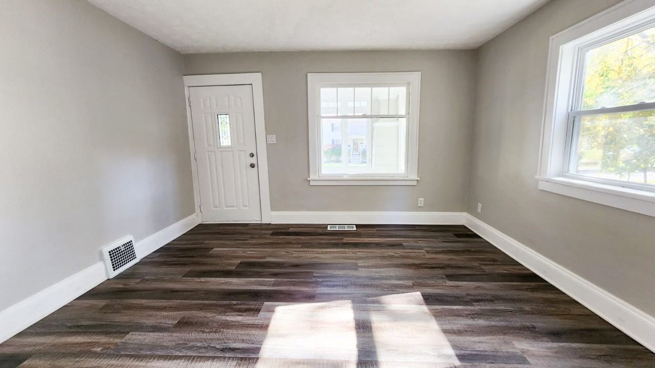 35 Thames Ave - Photo 3 of 18