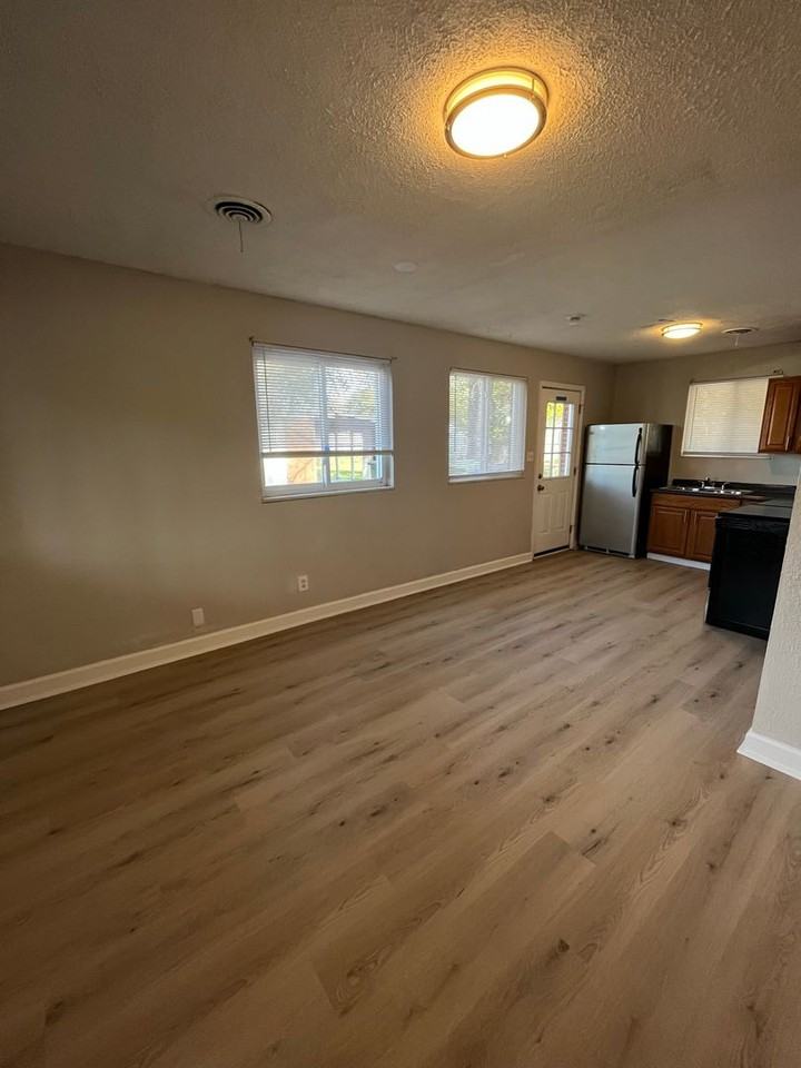 1264 Beechwood Rd - Photo 2 of 22