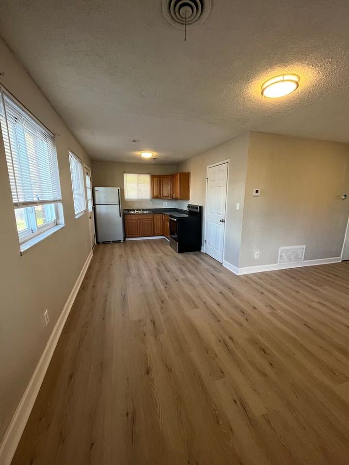 1264 Beechwood Rd - Photo 3 of 22