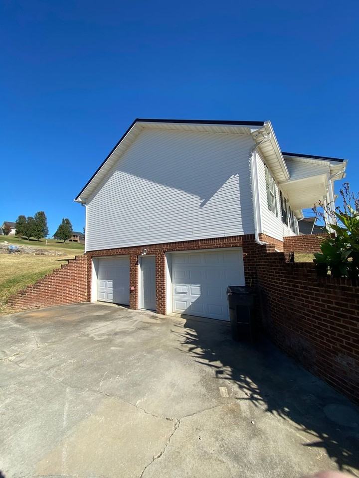 1887 Warrensburg Rd - Photo 2 of 18