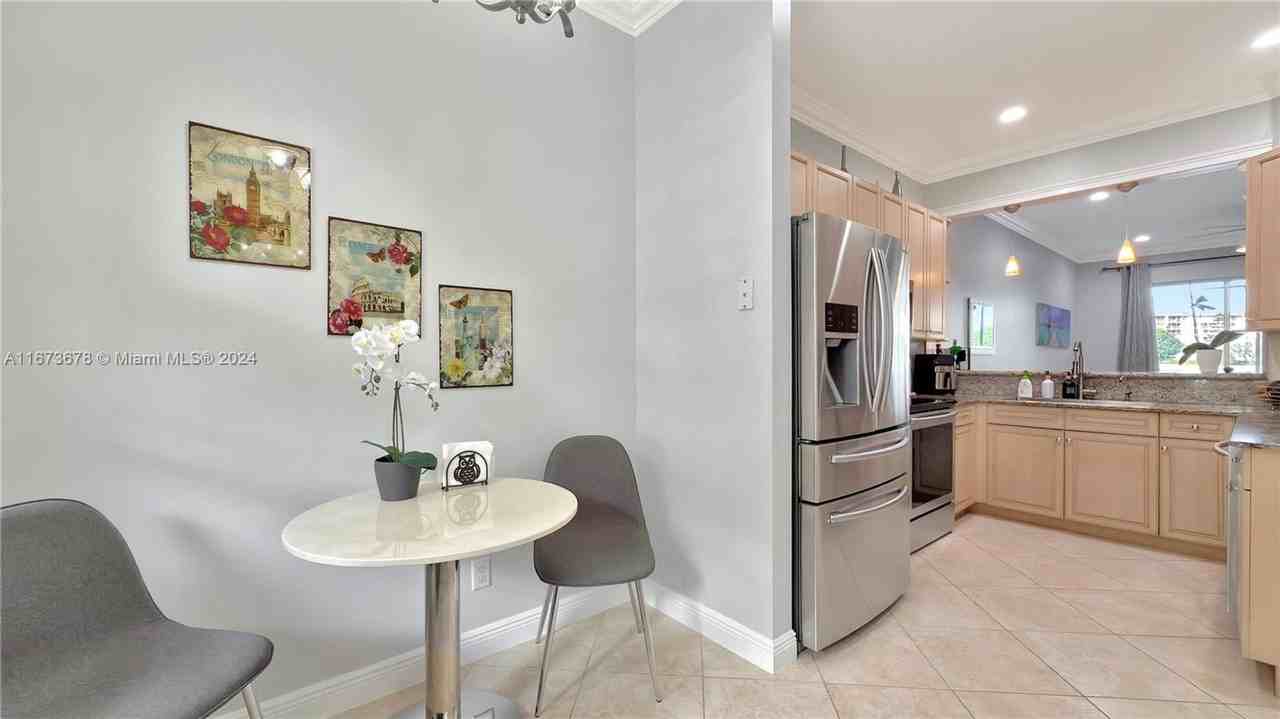 3387 Lakeside Dr - Photo 2 of 19