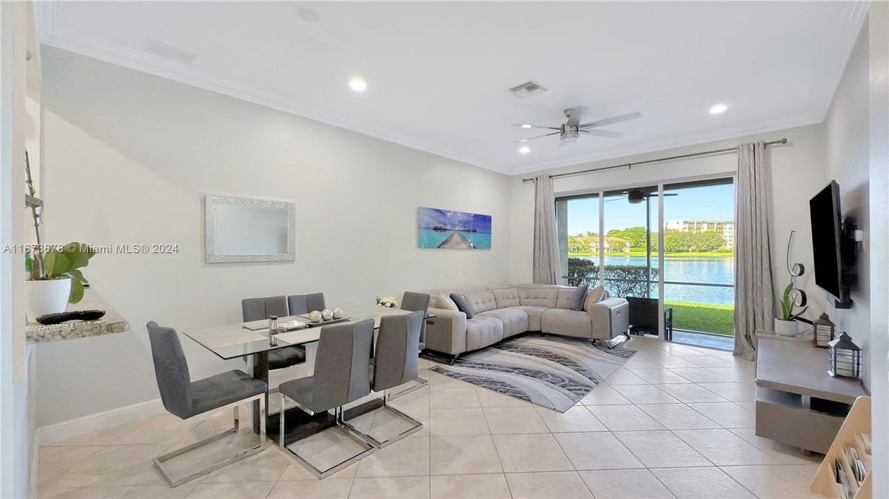 3387 Lakeside Dr - Photo 3 of 19