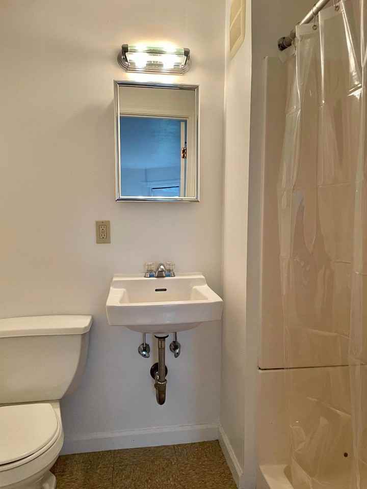 1061 Beacon St #14 - Photo 4 of 5