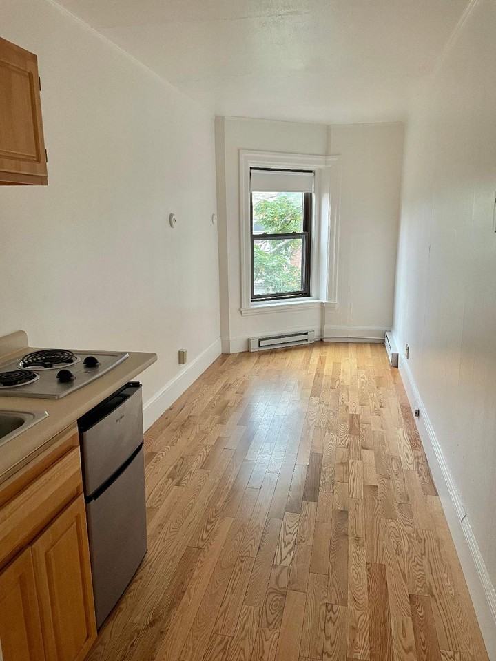 1061 Beacon St #14 - Photo 5 of 5