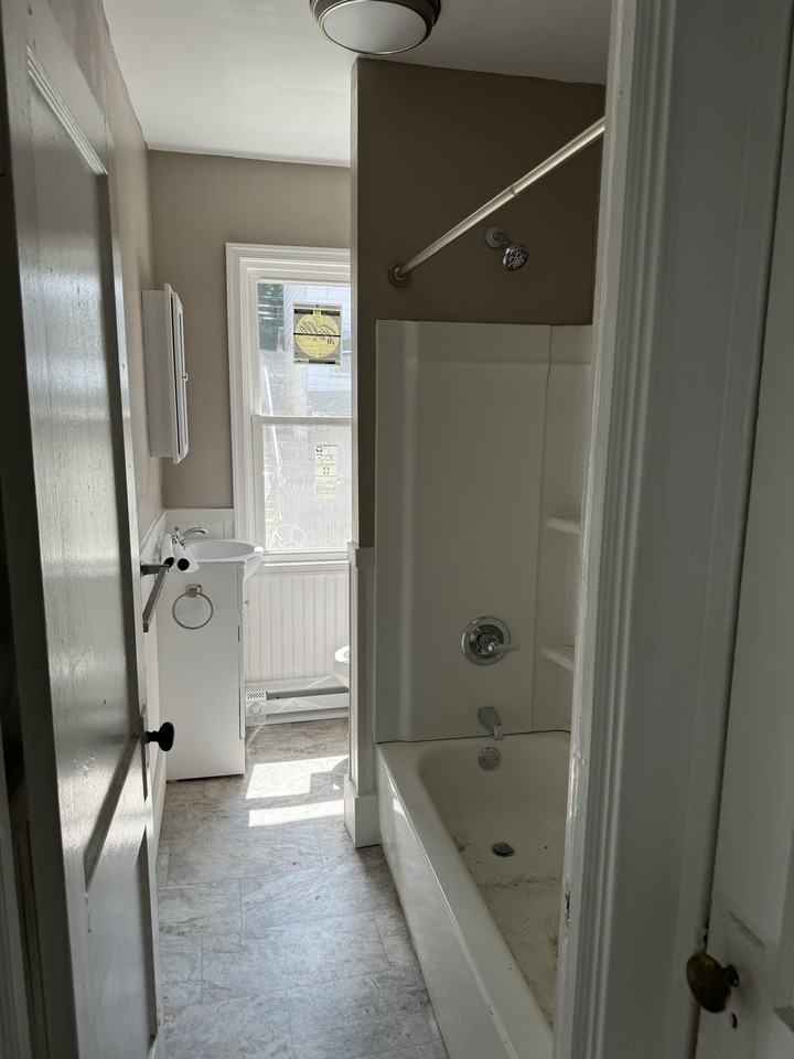 8 E Abbott St #NA - Photo 3 of 9