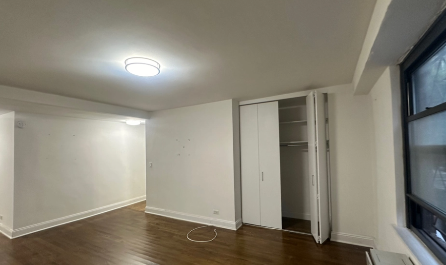 244 E 44th St #1C - Photo 2 of 8