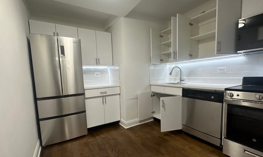 244 E 44th St #1C - Photo 3 of 8