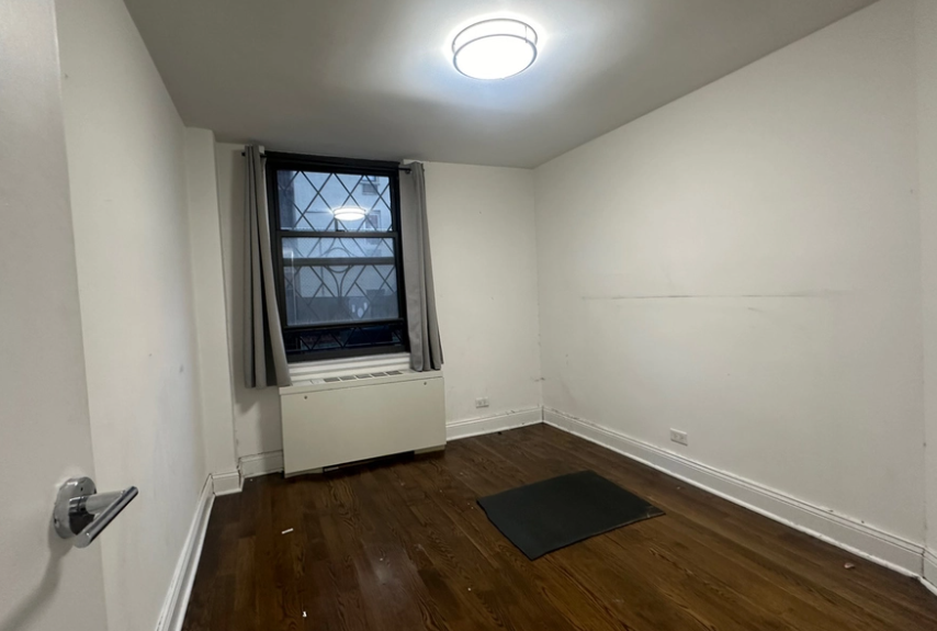 244 E 44th St #1C - Photo 4 of 8