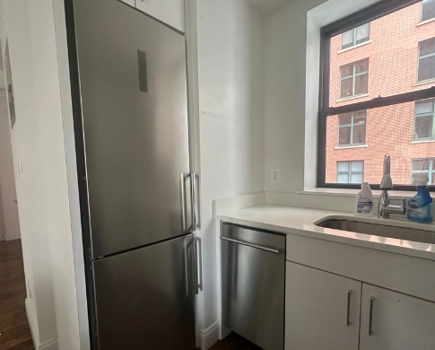 182 E 70th St #5E - Photo 4 of 10