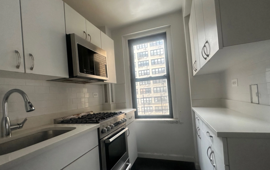 133 E 38th St #09A - Photo 4 of 7