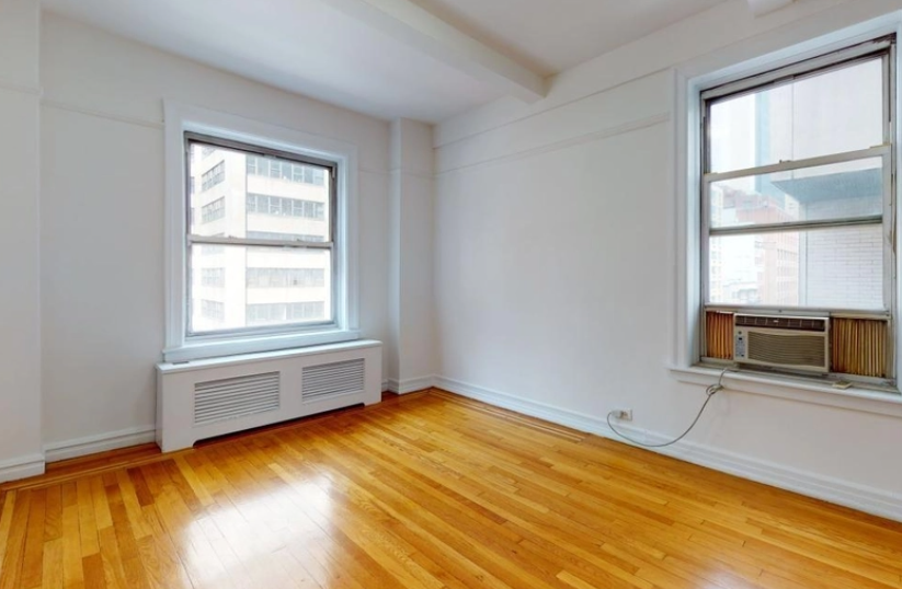 160 E 37th St #7C - Photo 3 of 6