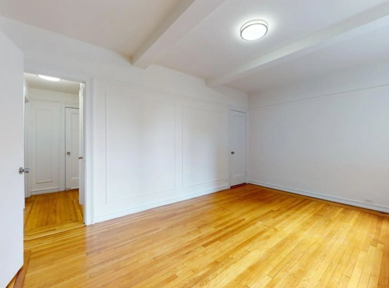 160 E 37th St #7C - Photo 4 of 6