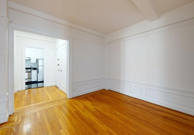 160 E 37th St #7C - Photo 2 of 6