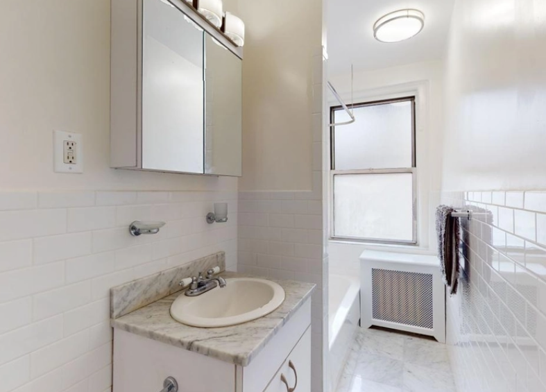 160 E 37th St #7C - Photo 6 of 6