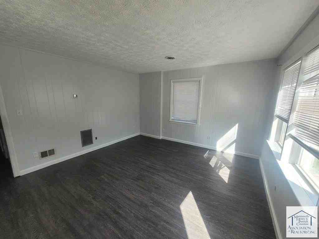 315 Spring Dr - Photo 6 of 6